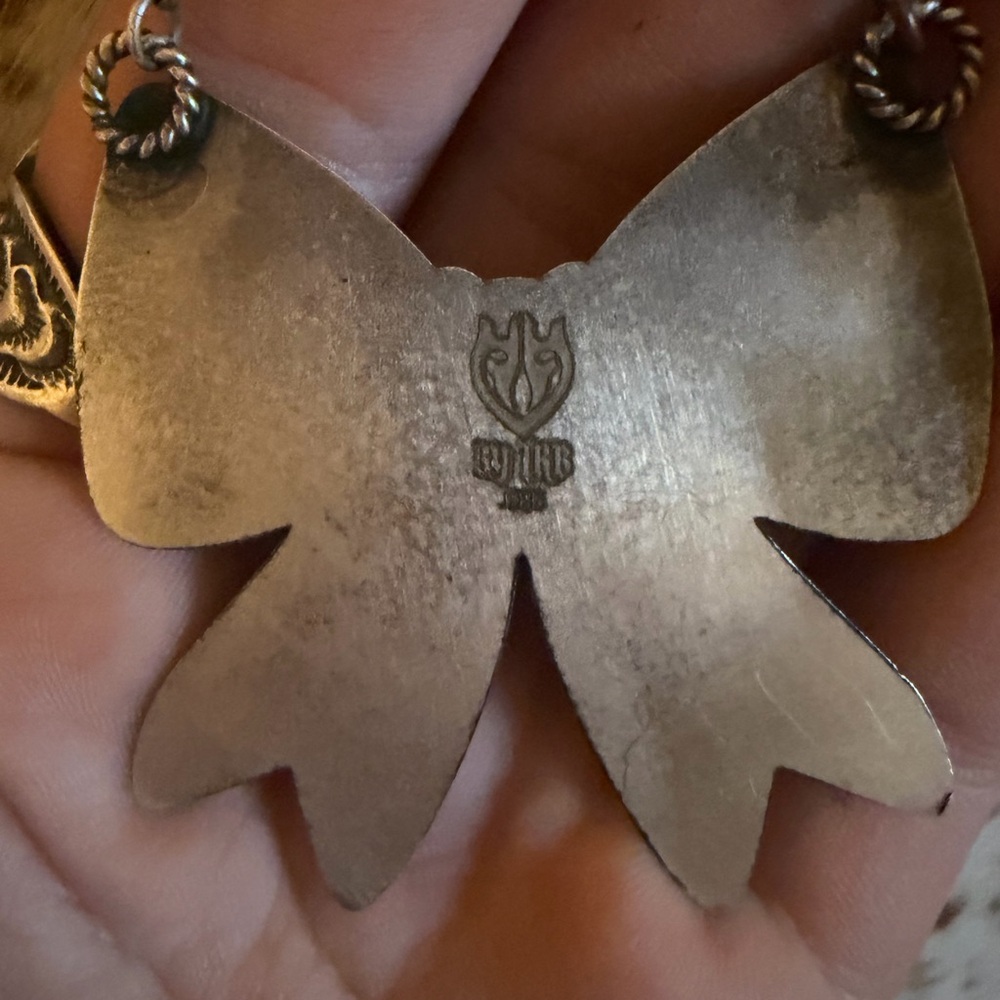 Turquoise bow necklace - Picture 2 of 2